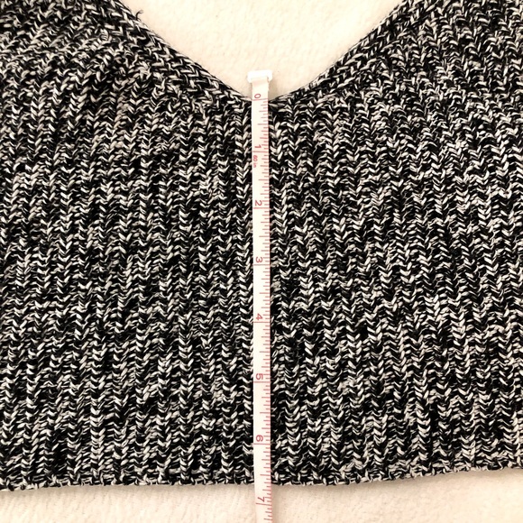 Talula by Aritzia Varrick knit crop top, size M - Picture 2 of 9